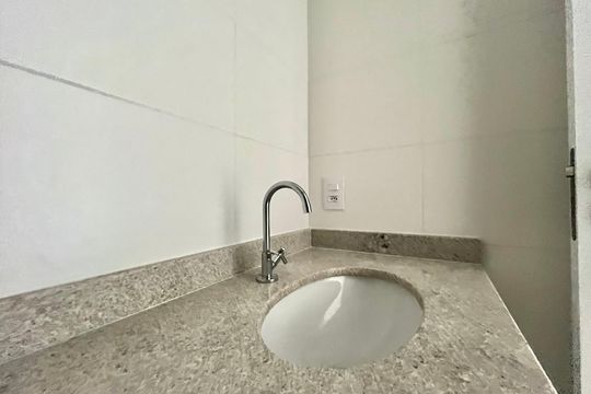 Banheiro de kitnet/studio à venda com 1 quarto, 24m² em Vila Santa Catarina, São Paulo