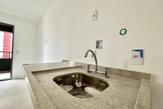 Cozinha de kitnet/studio à venda com 1 quarto, 24m² em Vila Santa Catarina, São Paulo