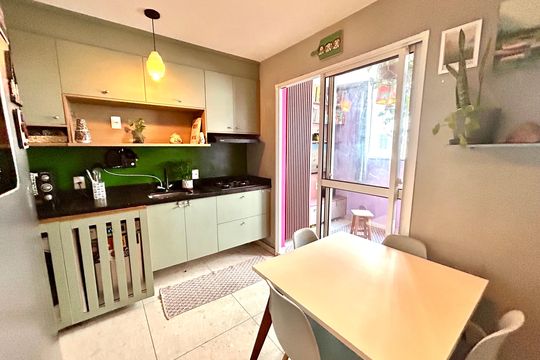 Cozinha de apartamento à venda com 2 quartos, 47m² em Vila das Bandeiras, Guarulhos