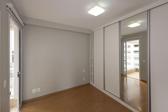 Suíte  de apartamento à venda com 3 quartos, 86m² em Vila da Serra, Nova Lima