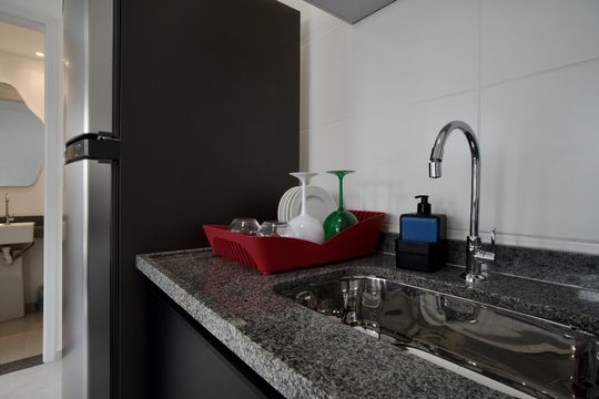 Cozinha de apartamento para alugar com 1 quarto, 45m² em Pinheiros, São Paulo