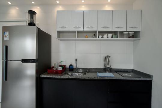 Cozinha de apartamento para alugar com 1 quarto, 45m² em Pinheiros, São Paulo