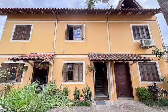 Fachada de casa de condomínio à venda com 3 quartos, 93m² em Ipanema, Porto Alegre