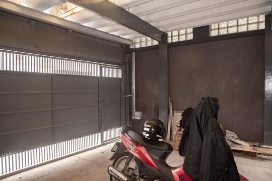 Garagem de casa à venda com 3 quartos, 183m² em Indianópolis, São Paulo
