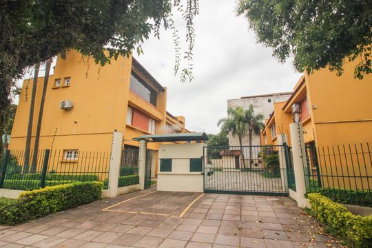 Fachada  de casa de condomínio à venda com 3 quartos, 117m² em Medianeira, Porto Alegre