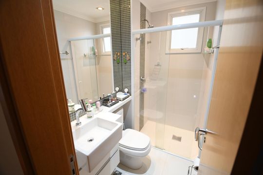 Banheiro Social de apartamento à venda com 3 quartos, 132m² em Cambuí, Campinas
