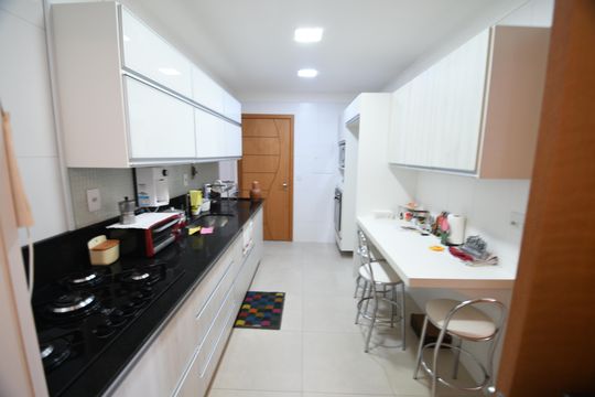 Cozinha de apartamento à venda com 3 quartos, 132m² em Cambuí, Campinas