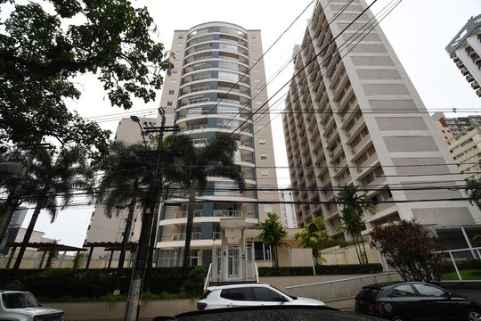 Fachada e portaria de apartamento à venda com 3 quartos, 132m² em Cambuí, Campinas