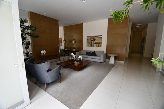 Hall social de apartamento à venda com 3 quartos, 132m² em Cambuí, Campinas