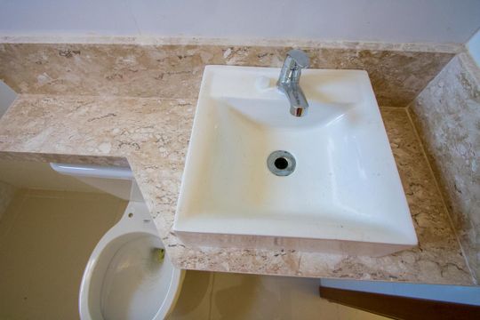 Banheiro social de apartamento para alugar com 2 quartos, 50m² em Vila Mazzei, Santo André