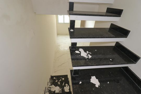 Escada de apartamento para alugar com 2 quartos, 78m² em Jardim Guarará, Santo André
