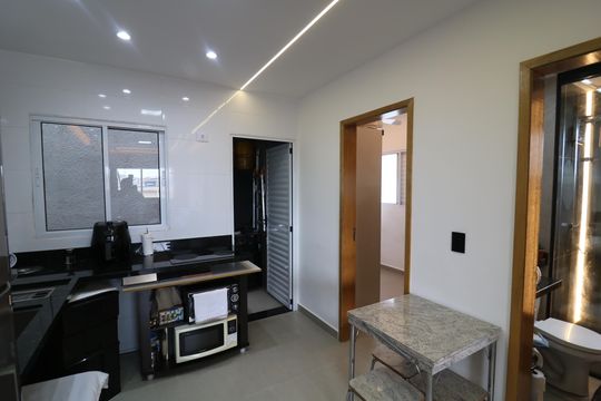 Cozinha de apartamento para alugar com 2 quartos, 41m² em Vila Antonieta, São Paulo