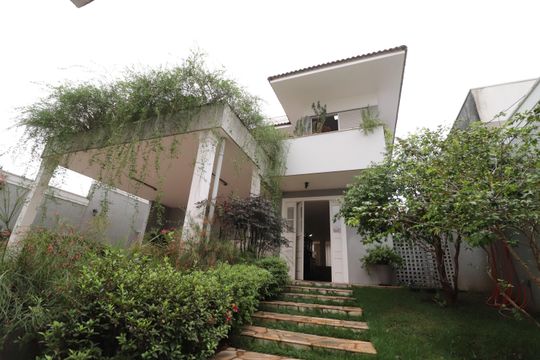 Fachada de casa para alugar com 4 quartos, 322m² em Morada da Colina, Uberlândia