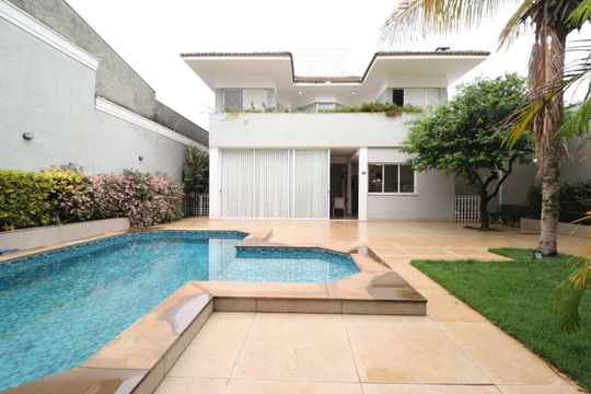 Piscina de casa para alugar com 4 quartos, 322m² em Morada da Colina, Uberlândia