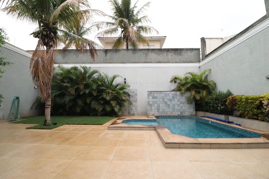 Piscina de casa para alugar com 4 quartos, 322m² em Morada da Colina, Uberlândia