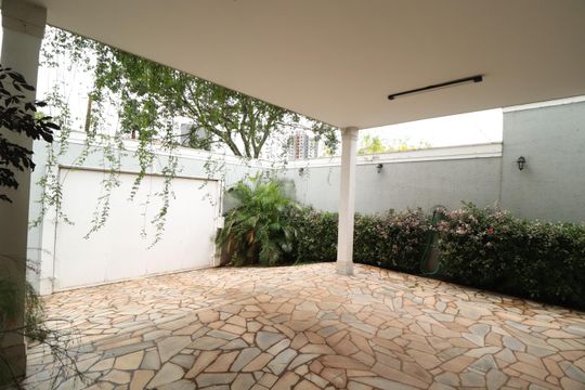 Garagem de casa para alugar com 4 quartos, 322m² em Morada da Colina, Uberlândia