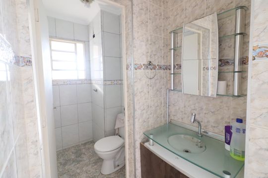 Banheiro de apartamento à venda com 2 quartos, 48m² em São Pedro, Osasco