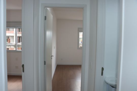 Corredor de apartamento para alugar com 2 quartos, 65m² em Esplanada, Embu das Artes