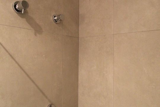 Banheiro Social de kitnet/studio para alugar com 1 quarto, 25m² em Indianópolis, São Paulo
