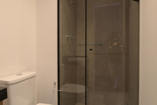 Banheiro Social de kitnet/studio para alugar com 1 quarto, 25m² em Indianópolis, São Paulo