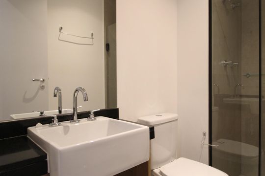 Banheiro Social de kitnet/studio para alugar com 1 quarto, 25m² em Indianópolis, São Paulo