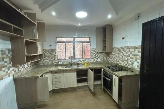 Casa à venda com 3 quartos, 137m² em Jardim Caner, São Paulo