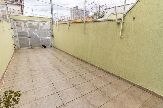 Garagem de casa à venda com 3 quartos, 132m² em Vila Invernada, São Paulo