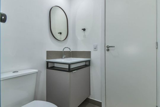 Banheiro de kitnet/studio à venda com 1 quarto, 27m² em Santo Amaro, São Paulo