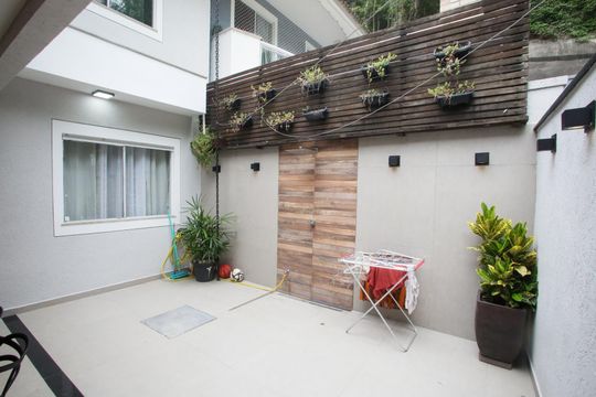 Quintal de casa para alugar com 3 quartos, 117m² em Jacarepaguá, Rio de Janeiro