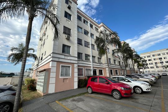 Fachada do bloco de apartamento para alugar com 2 quartos, 52m² em Guadalupe, Rio de Janeiro