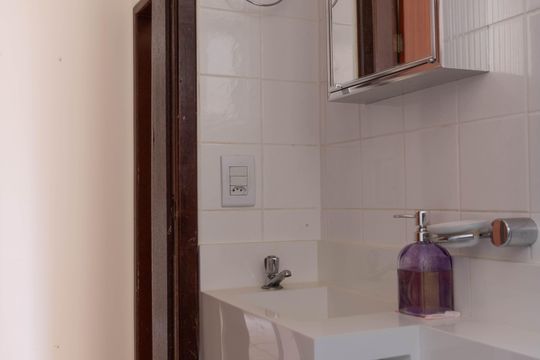 Banheiro Social de apartamento para alugar com 3 quartos, 70m² em Buritis, Belo Horizonte