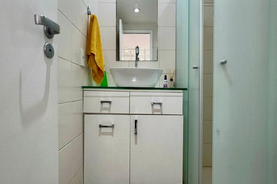 Banheiro de apartamento para alugar com 1 quarto, 54m² em Pinheiros, São Paulo