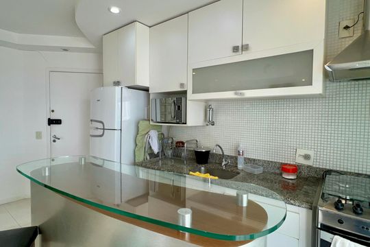 Cozinha de apartamento para alugar com 1 quarto, 54m² em Pinheiros, São Paulo