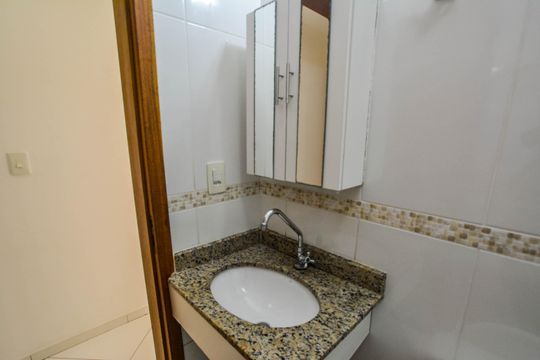 Banheiro Social de apartamento para alugar com 2 quartos, 72m² em Vila Humaita, Santo André
