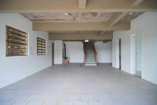 Garagem de casa à venda com 4 quartos, 220m² em Canudos, Novo Hamburgo