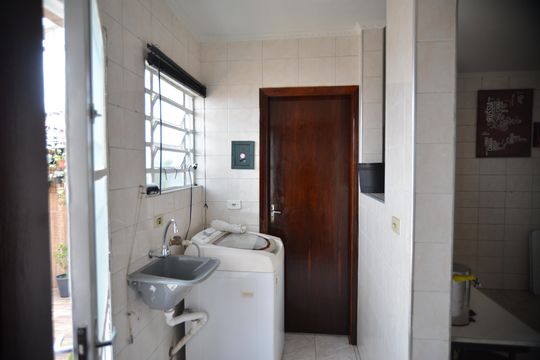 Área de Serviço de casa à venda com 5 quartos, 320m² em Vila Sao Pedro, Santo André