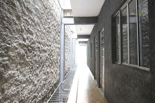 Corredor de kitnet/studio para alugar com 1 quarto, 20m² em Cidade Intercap, Taboão da Serra