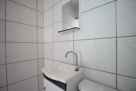 Banheiro Social de kitnet/studio para alugar com 1 quarto, 20m² em Cidade Intercap, Taboão da Serra