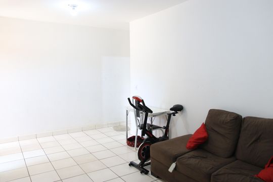 Sala de apartamento para alugar com 3 quartos, 80m² em Vila São Luiz, Goiânia