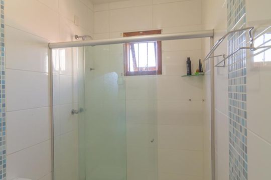 Banheiro da Suíte de casa para alugar com 3 quartos, 253m² em São José, Canoas