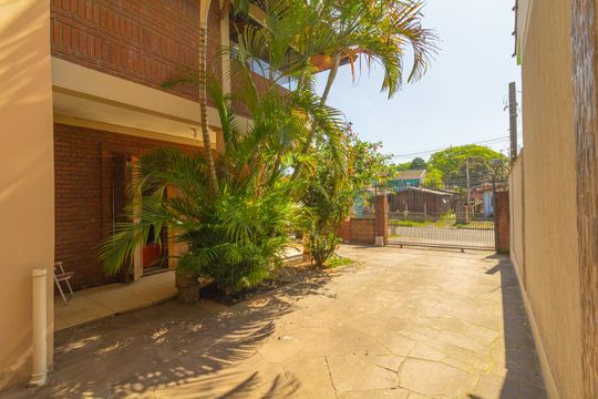 Garagem de casa para alugar com 3 quartos, 253m² em São José, Canoas