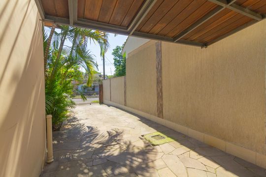Garagem de casa para alugar com 3 quartos, 253m² em São José, Canoas