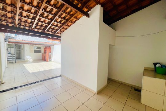 Quintal de casa à venda com 4 quartos, 150m² em Jardim Aida, Guarulhos