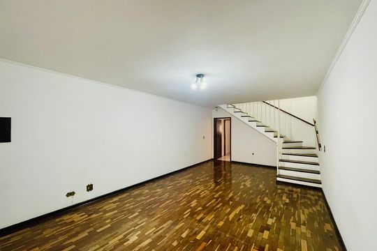 Sala de casa à venda com 4 quartos, 150m² em Jardim Aida, Guarulhos