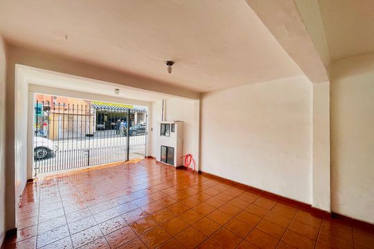 Garagem de casa à venda com 4 quartos, 150m² em Jardim Aida, Guarulhos