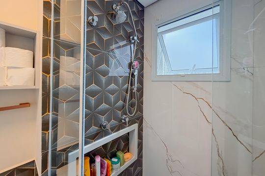 Banheiro da Suíte 1 de apartamento à venda com 2 quartos, 93m² em Vila Firmiano Pinto, São Paulo