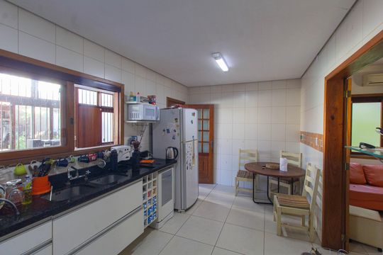 Cozinha de casa à venda com 4 quartos, 253m² em São José, Canoas