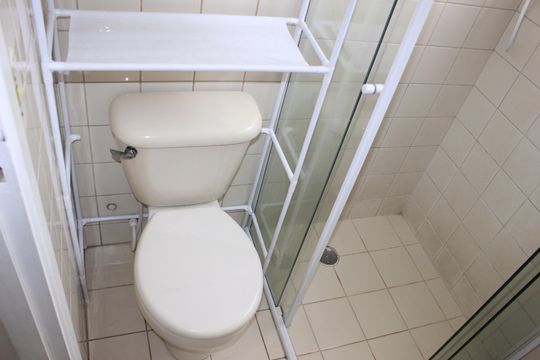 Banheiro de apartamento para alugar com 2 quartos, 52m² em Vila Itapegica, Guarulhos