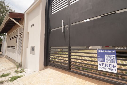Fachada de casa à venda com 2 quartos, 129m² em Vila Liberdade, Jundiaí