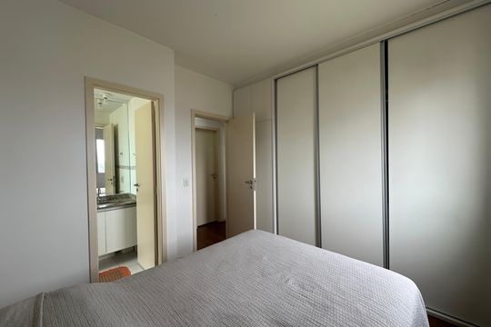Suíte de apartamento para alugar com 3 quartos, 85m² em Jardim Tupanci, Barueri